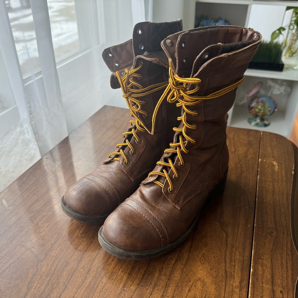 CALIBER Boots - Ladies Size 8 US